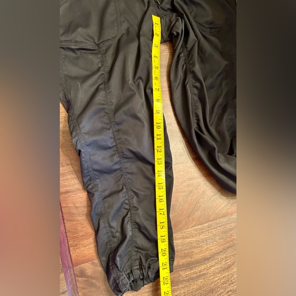 The North Face Women’s Capri Joggers Size Medium - Picture 5 of 12